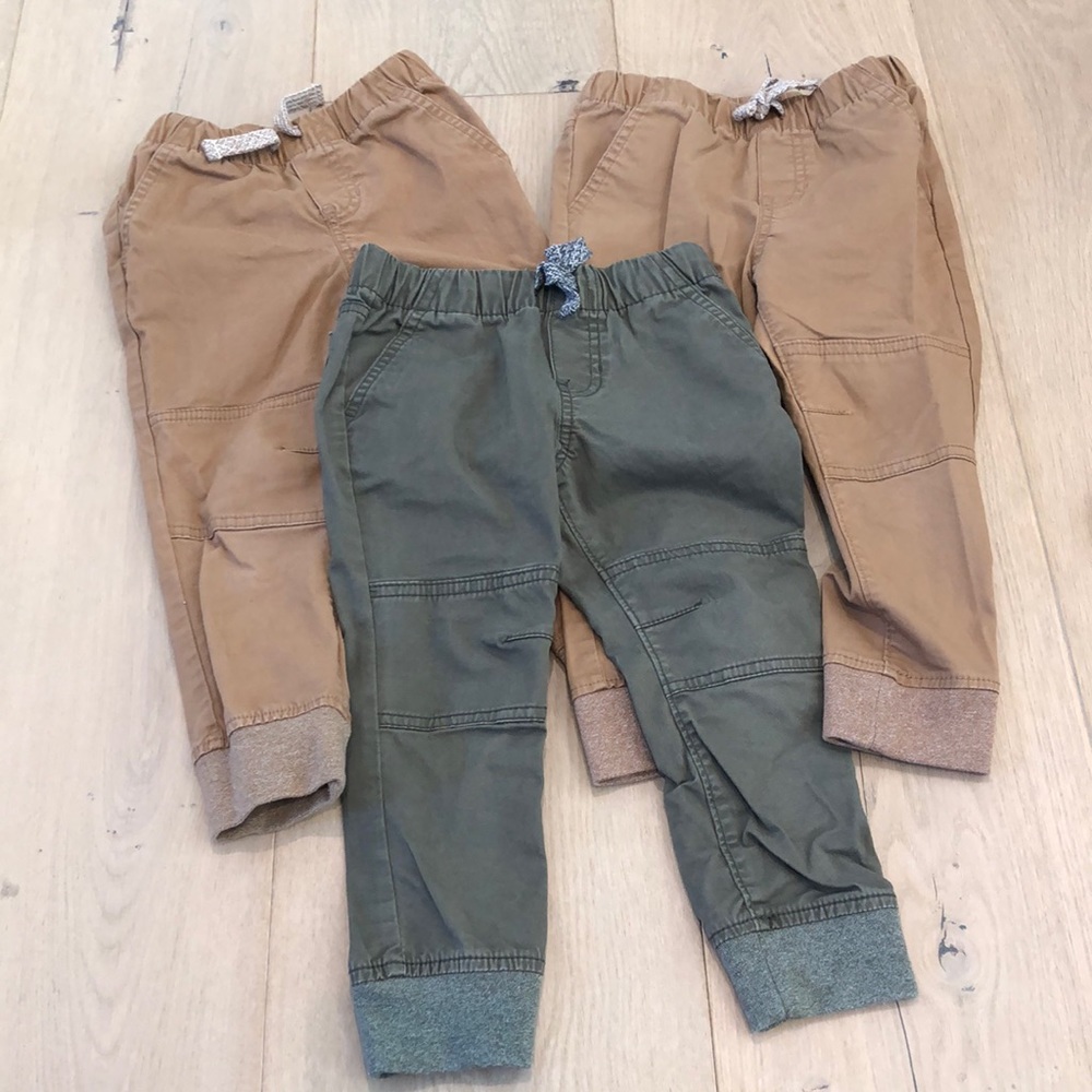 New with no tags: 3pairs of Joggers(2 Khaki and Green) -3T